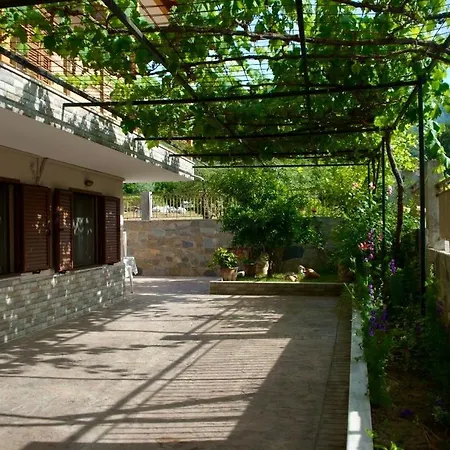 Bella's House Stavros (Thessaloniki)